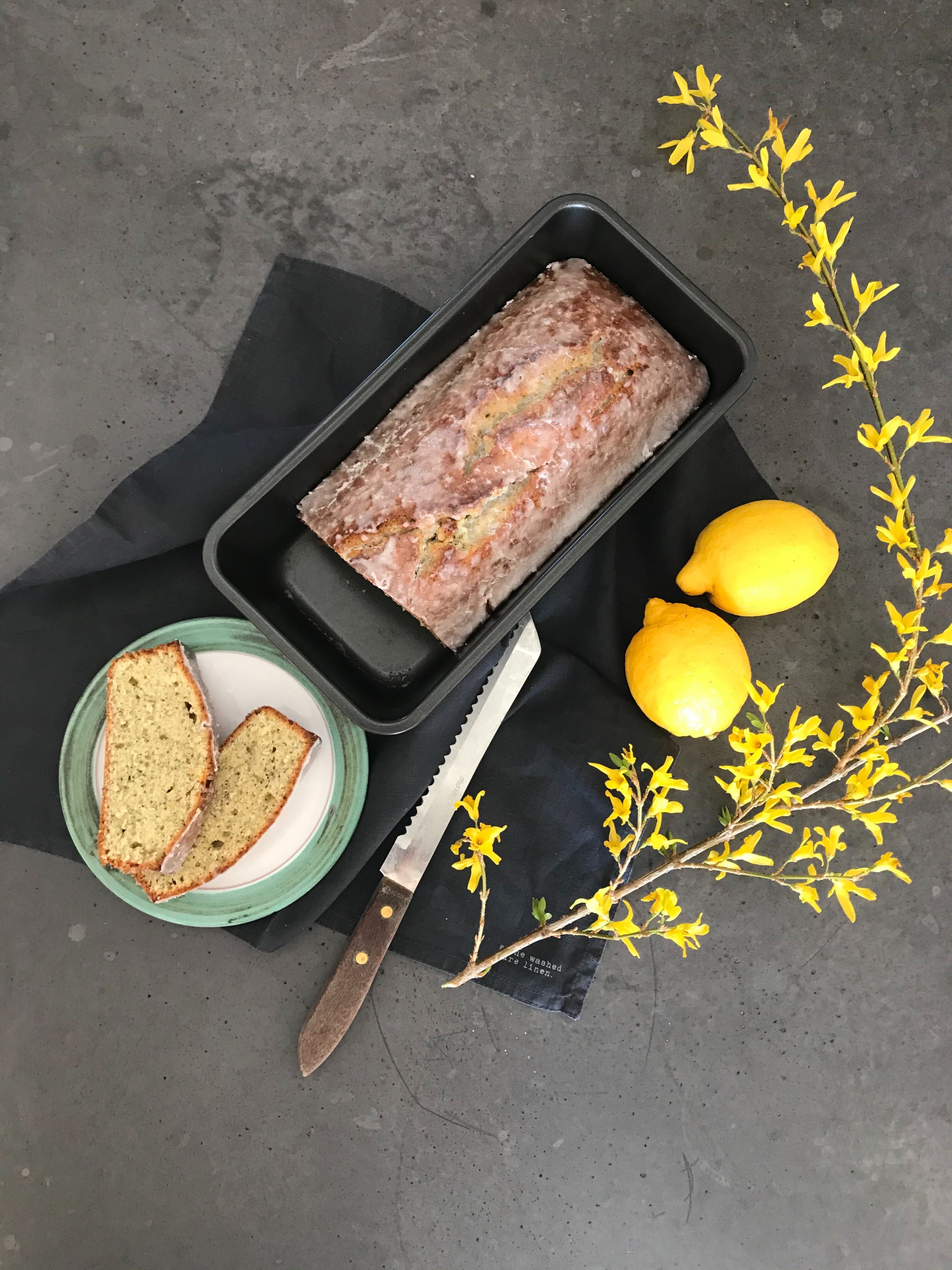Joghurt Zitronenkuchen in der Backform