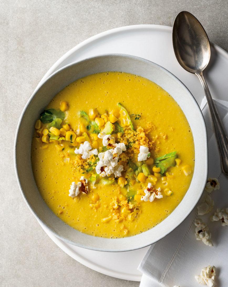Maissuppe mit Popcorn-Topping