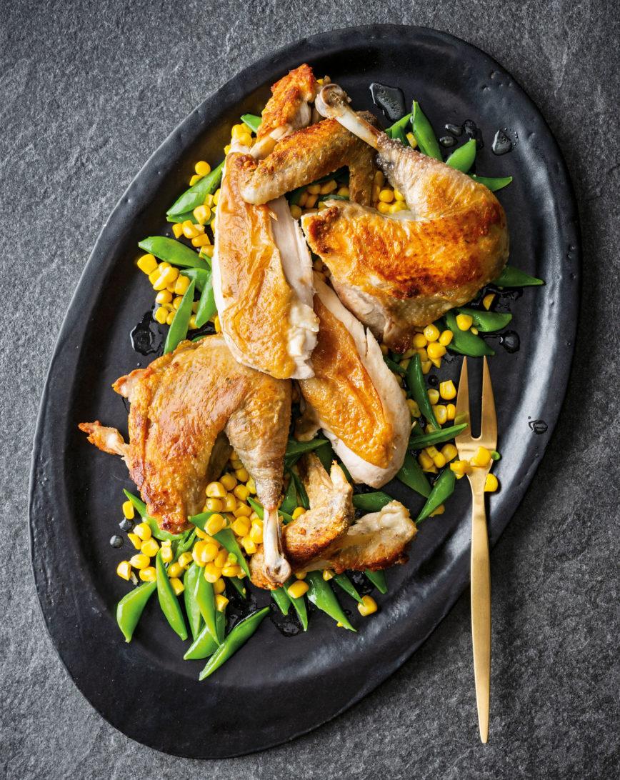 Brathühnchen mit Mais und Zuckerschoten
